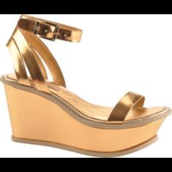 BCBG MAXAZRIA Harris Gold Platform Sandal - Picture 2 of 6